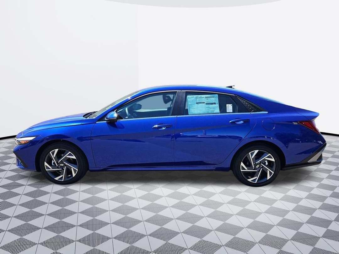2026 Hyundai Elantra Limited - Image 3