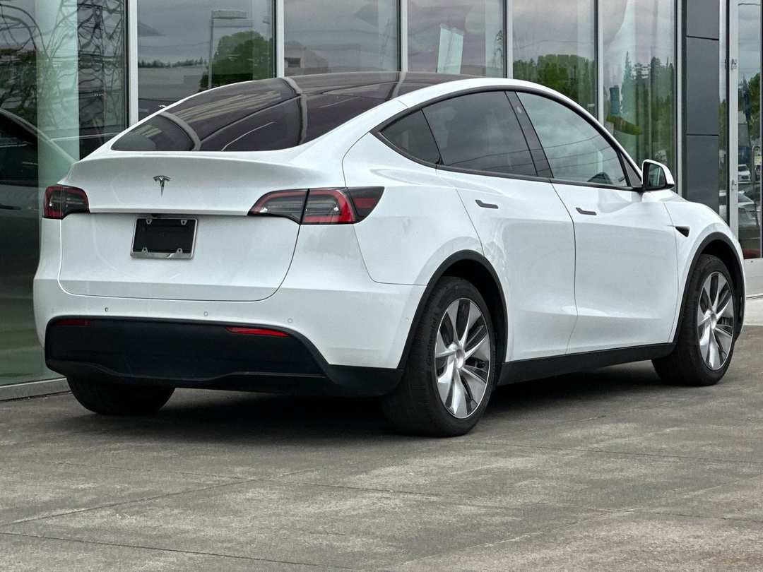 2021 Tesla Model Y Standard Range - Image 3