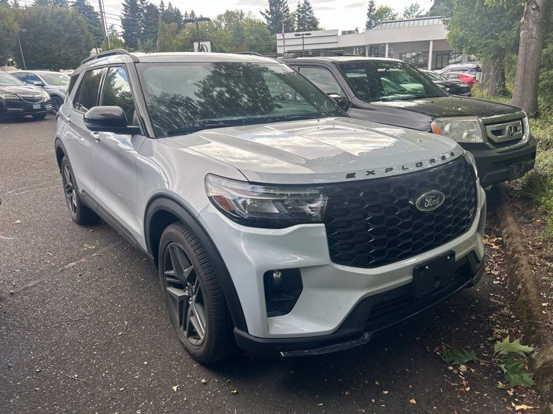 2026 Ford Explorer ST - Image 2
