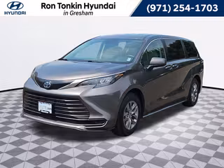 2024 Toyota Sienna LE