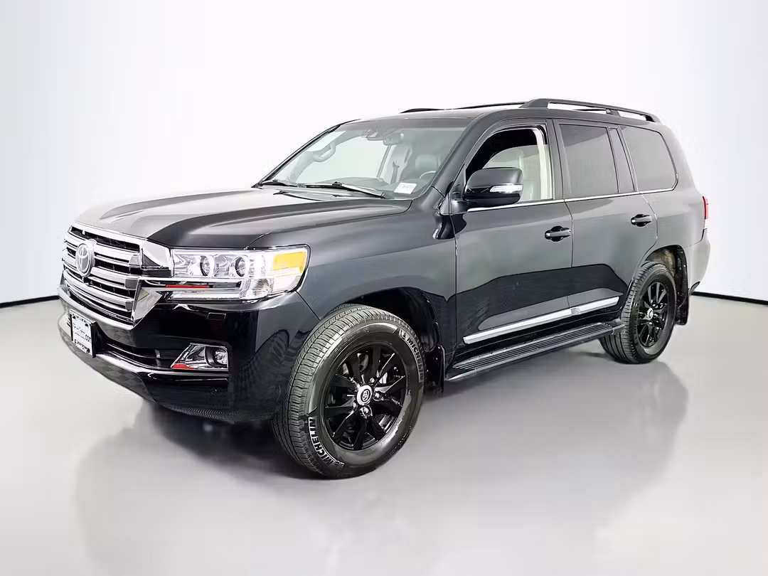 2017 Toyota Land Cruiser Base - Image 3