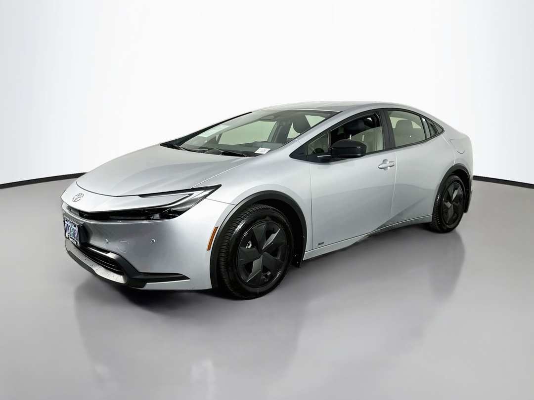 2025 Toyota Prius LE - Image 3