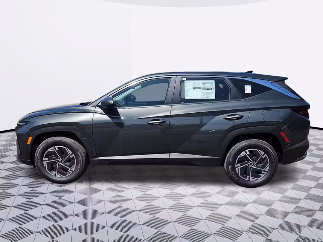 2026 Hyundai Tucson Hybrid Blue SE - Image 3