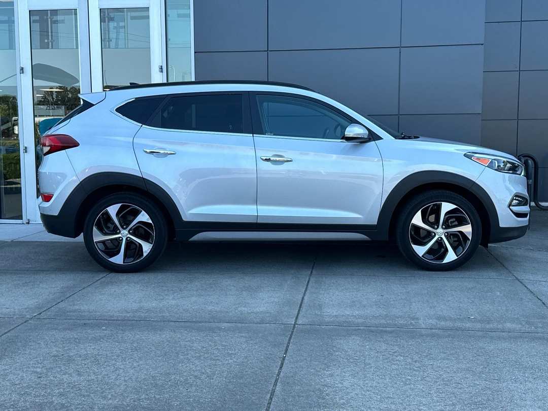 2018 Hyundai Tucson Limited - Image 2