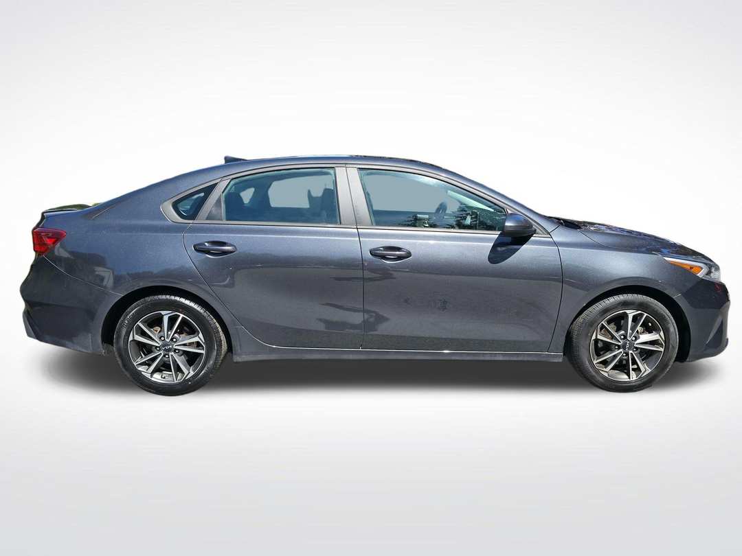 2023 Kia Forte LXS - Image 3