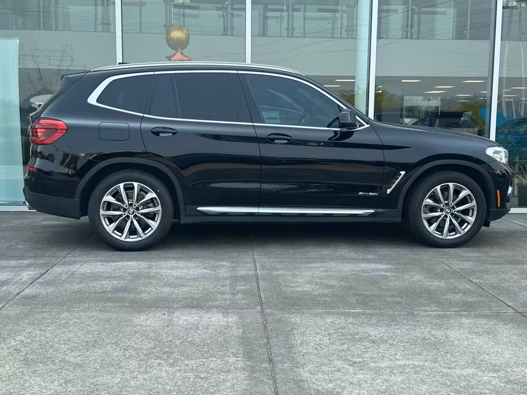 2018 BMW X3 xDrive30i - Image 2