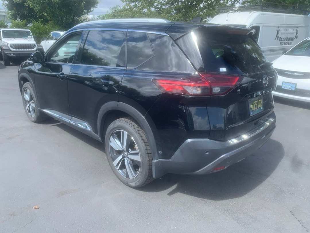 2023 Nissan Rogue SL - Image 2