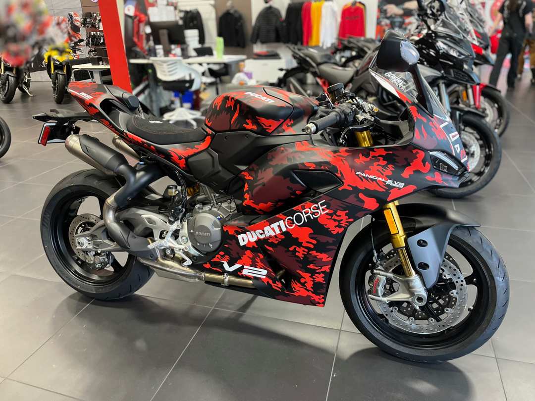 2027 Ducati Panigale V2 Fb63 - Image 3