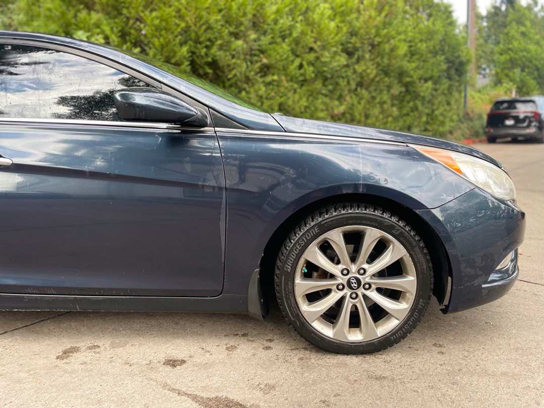 2013 Hyundai Sonata SE - Image 2