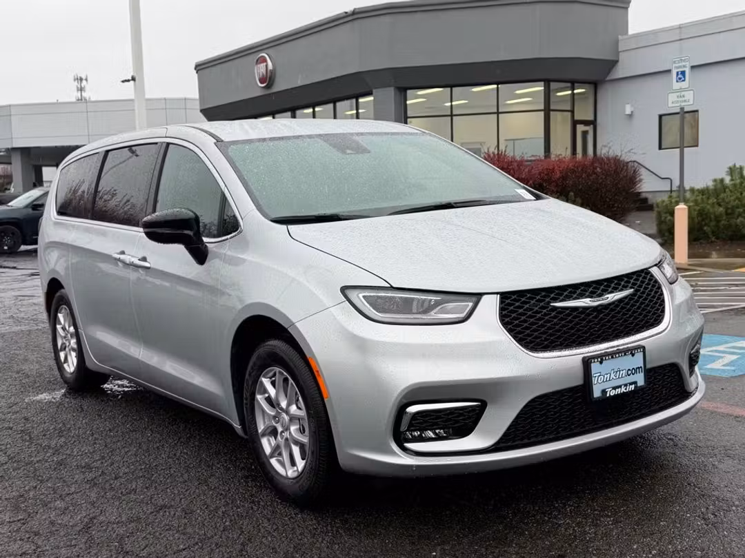 2026 Chrysler Pacifica Select - Image 2