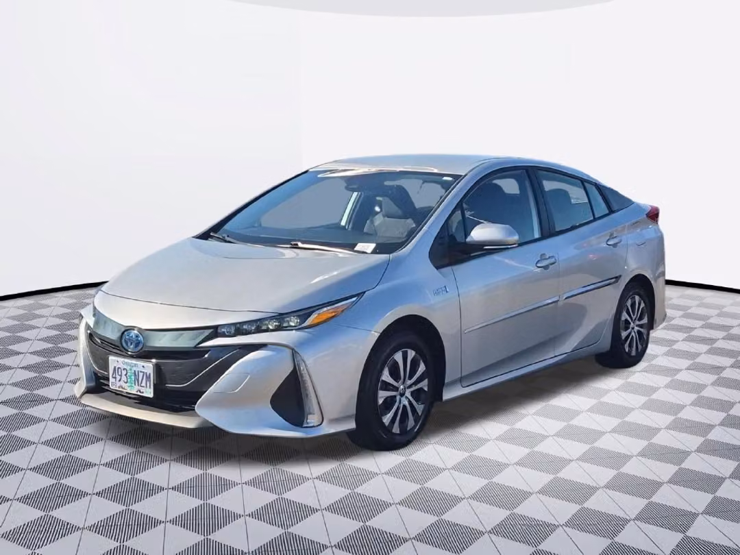2022 Toyota Prius Prime LE - Image 2