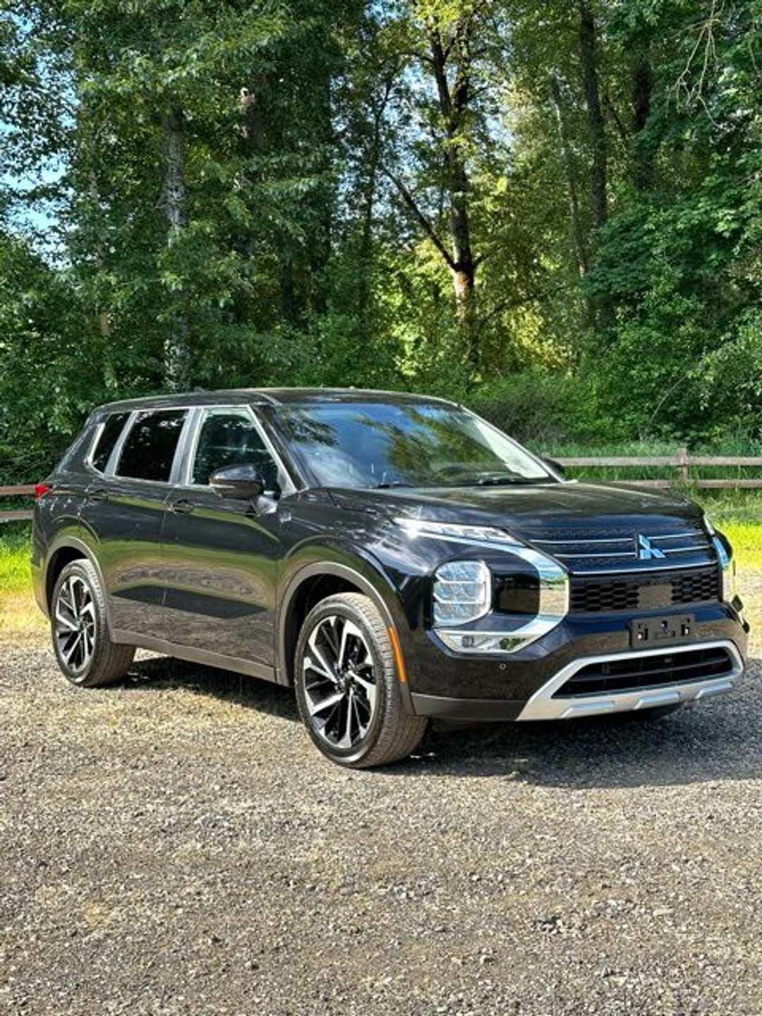 2022 Mitsubishi Outlander SE - Image 2