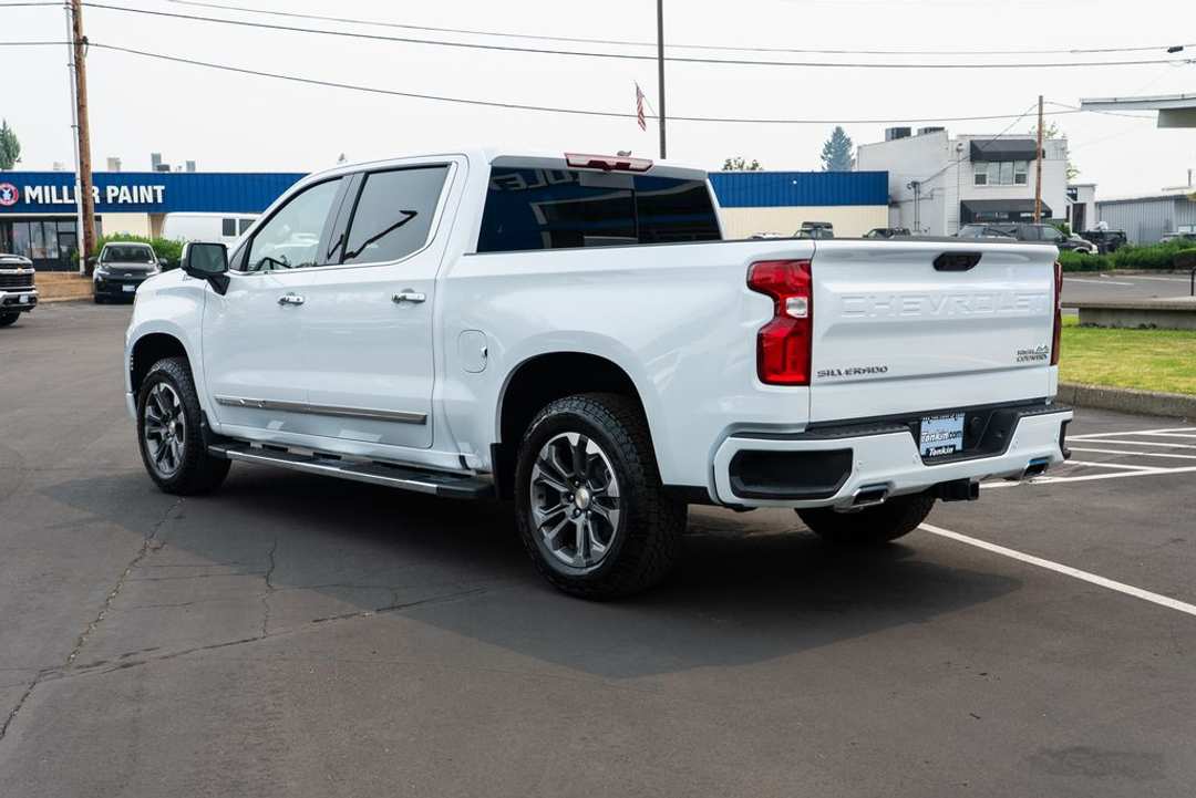 2026 Chevrolet Silverado 1500 High Country - Image 3