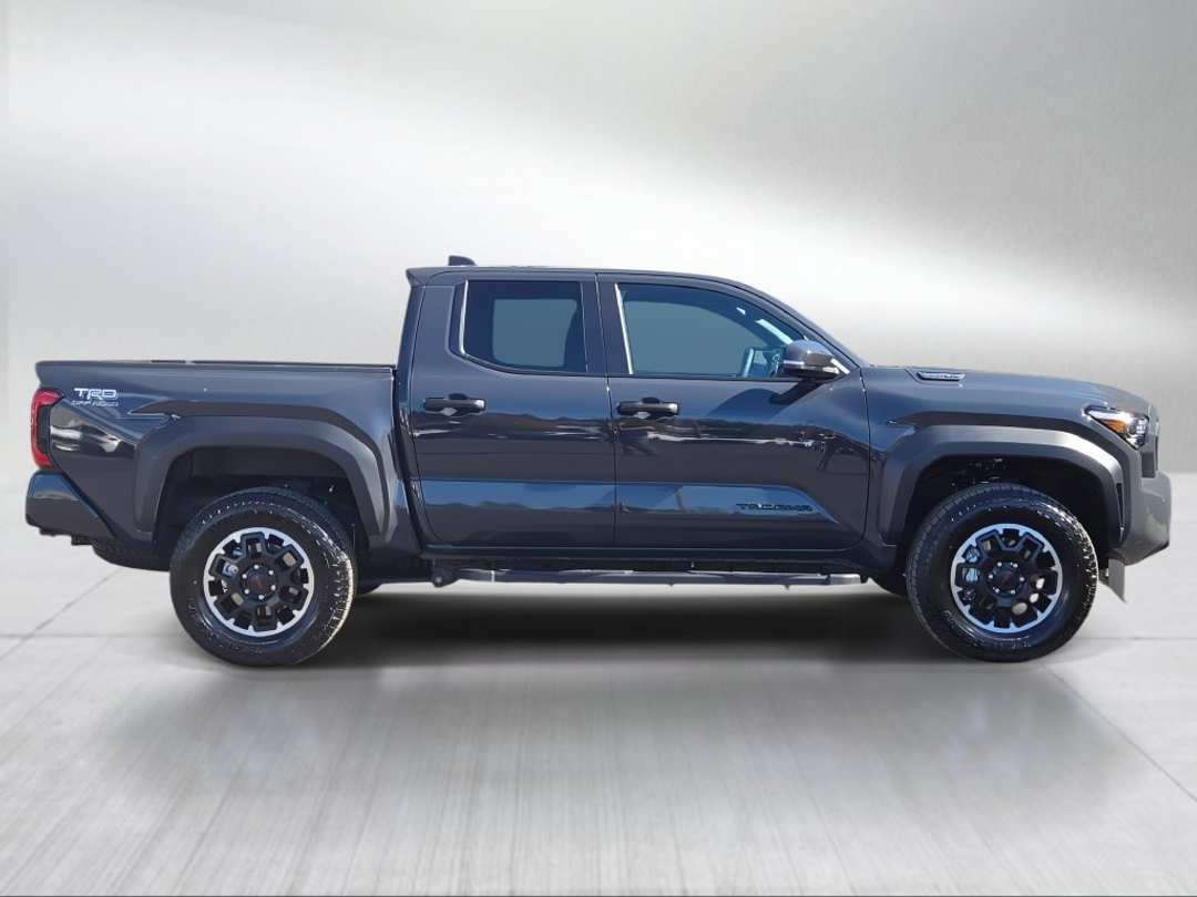 2025 Toyota Tacoma Hybrid TRD Off Road - Image 3