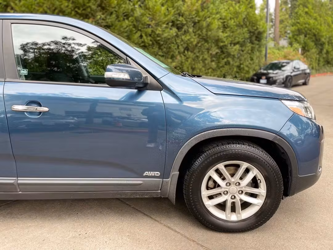 2014 Kia Sorento LX - Image 2