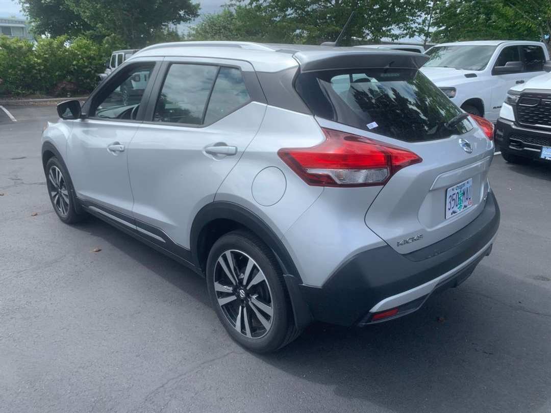 2019 Nissan Kicks SR - Image 2