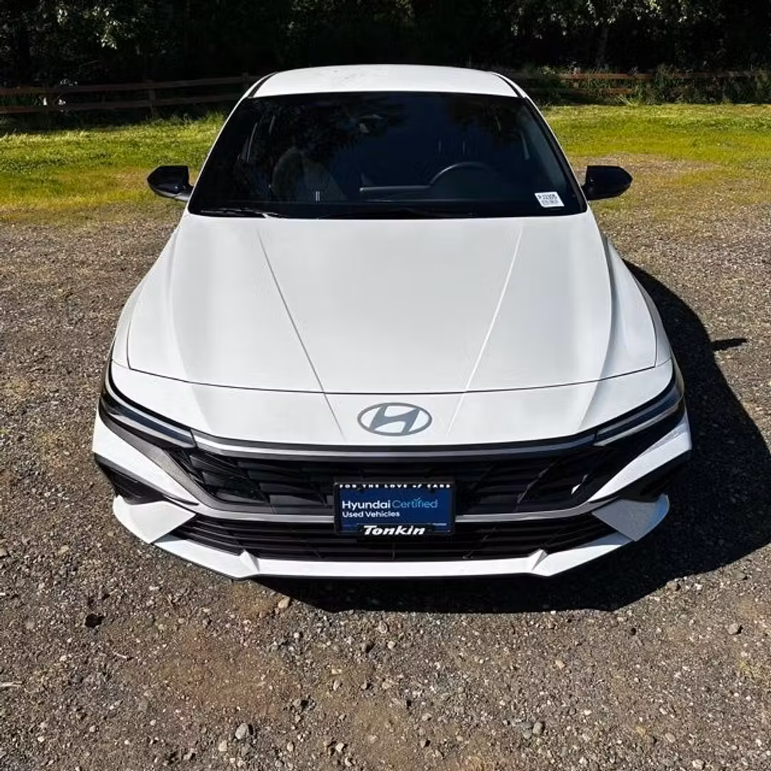 2025 Hyundai Elantra SEL Sport - Image 3