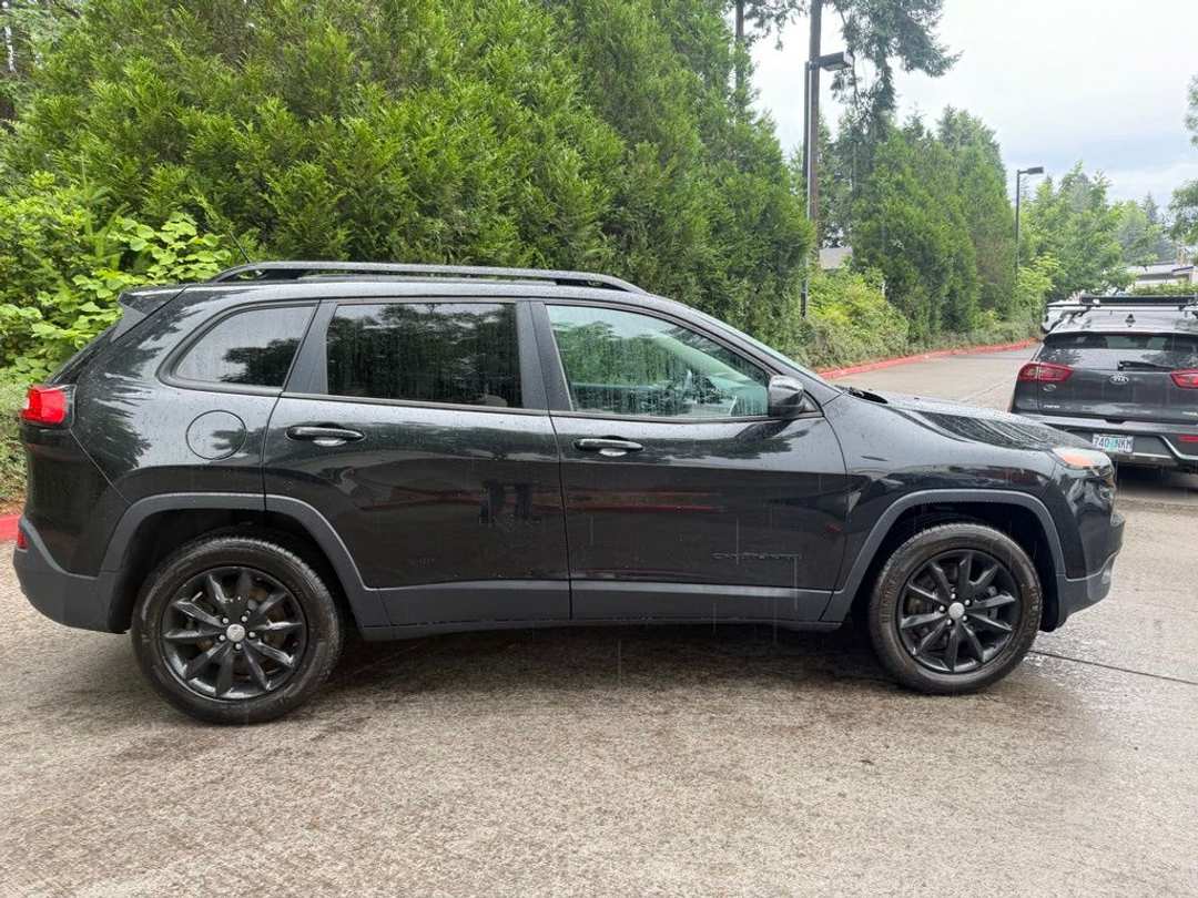 2014 Jeep Cherokee Latitude - Image 2