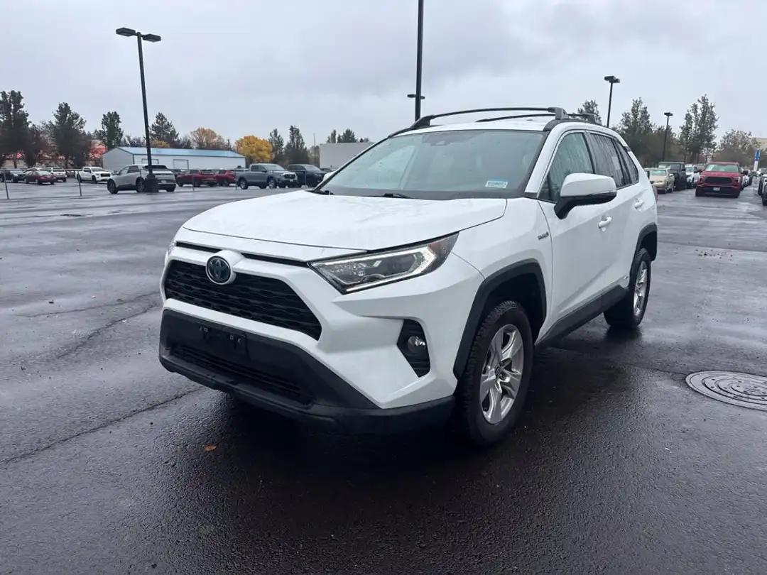 2021 Toyota Rav4 Hybrid XLE - Image 3