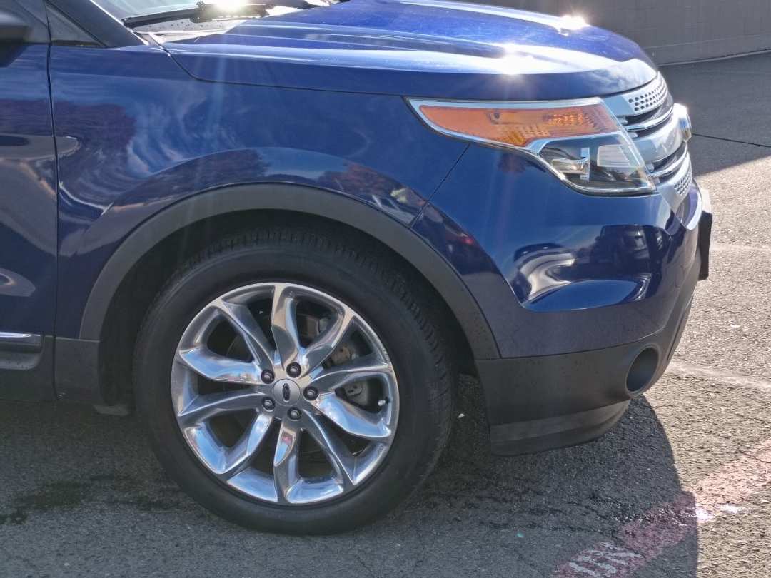 2014 Ford Explorer XLT - Image 2