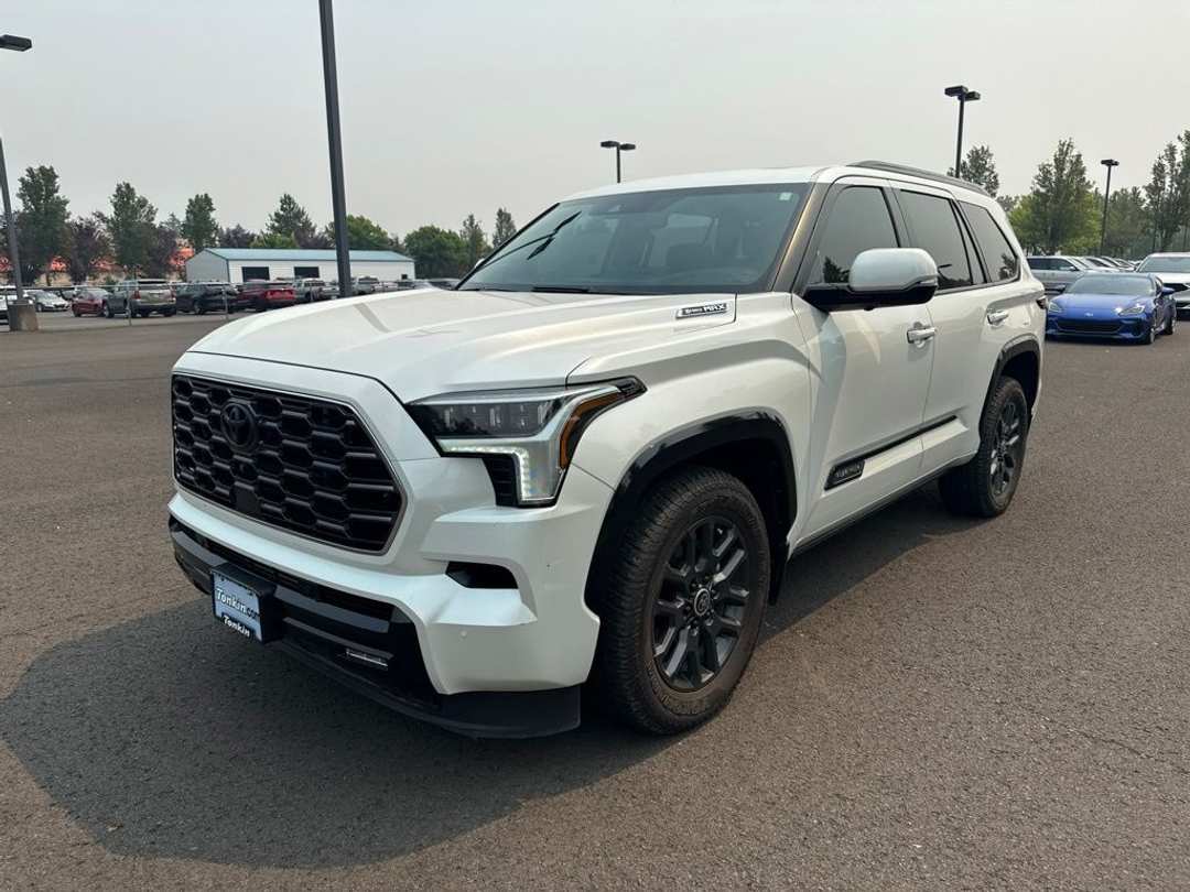 2024 Toyota Sequoia Platinum - Image 3