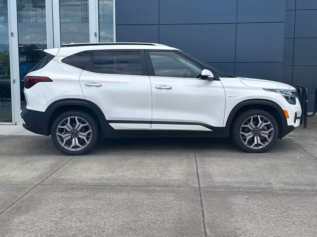 2021 Kia Seltos SX - Image 2