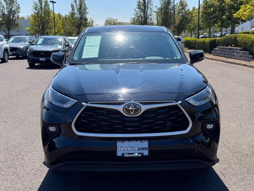 2024 Toyota Highlander LE - Image 3