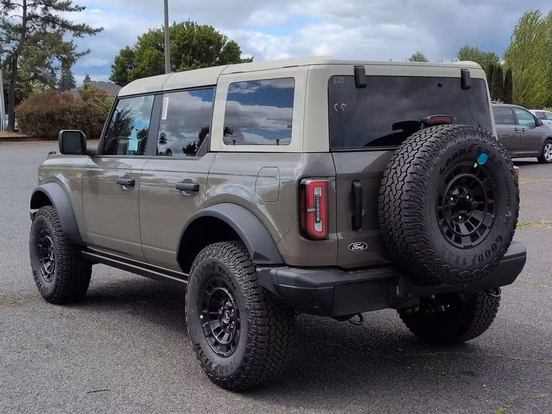 2026 Ford Bronco Badlands - Image 3