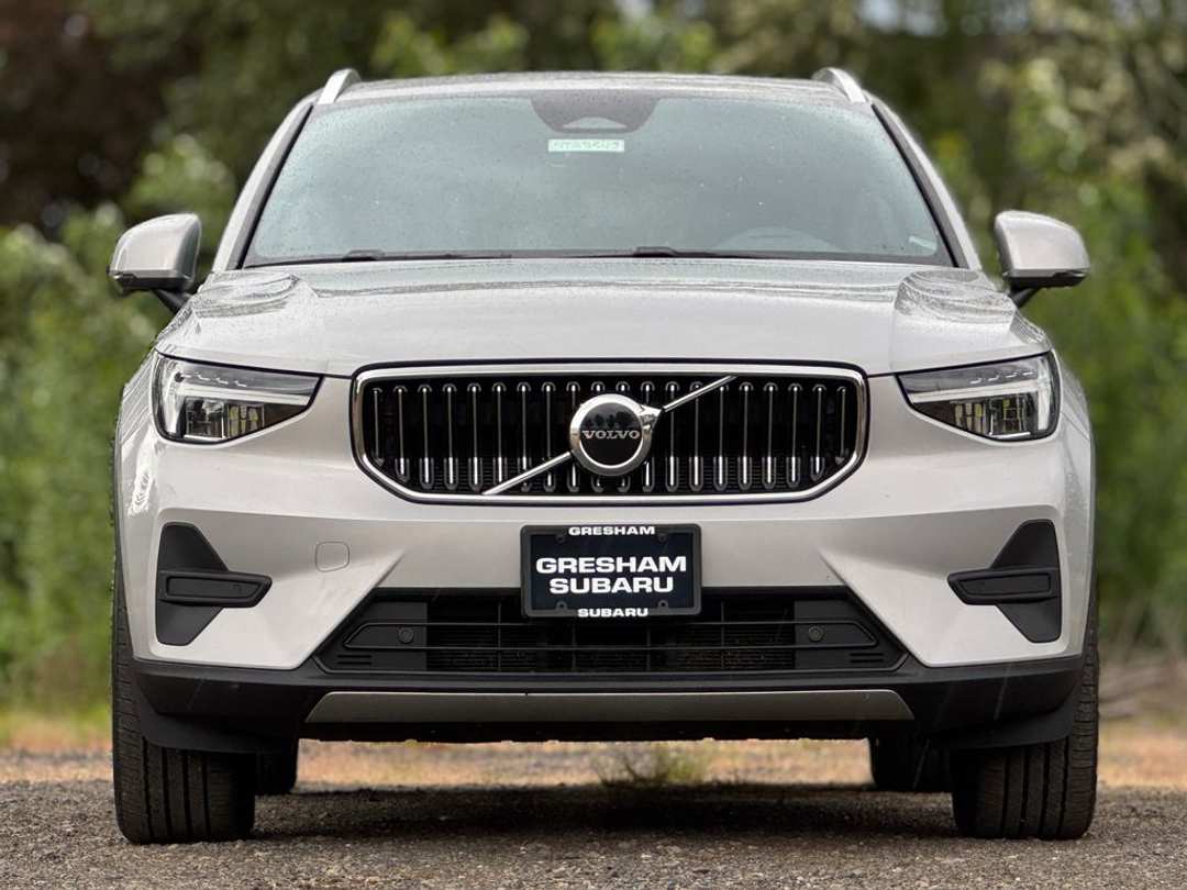 2024 Volvo Xc40 B5 Core - Image 2