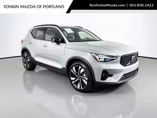 2025 Volvo Xc40 B5 Ultra Dark Theme