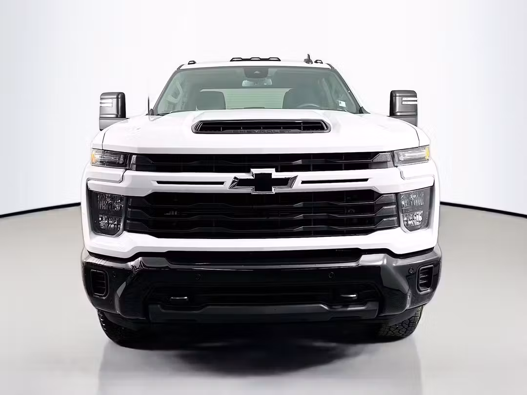 2025 Chevrolet Silverado 2500Hd Custom - Image 2