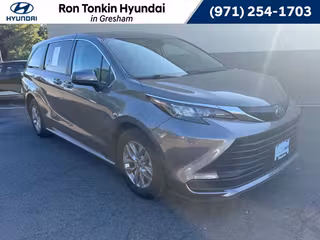 2024 Toyota Sienna LE