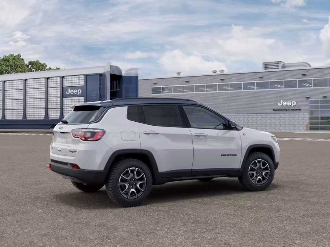 2026 Jeep Compass Trailhawk - Image 2