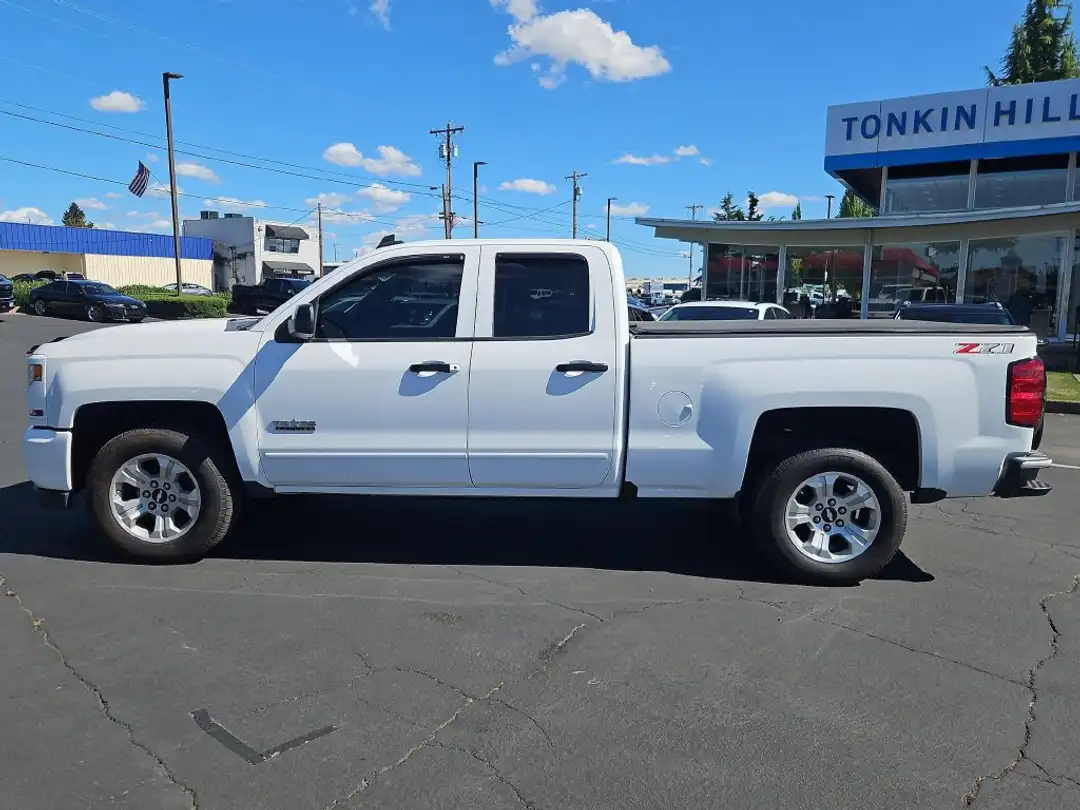 2018 Chevrolet Silverado 1500 LT - Image 3