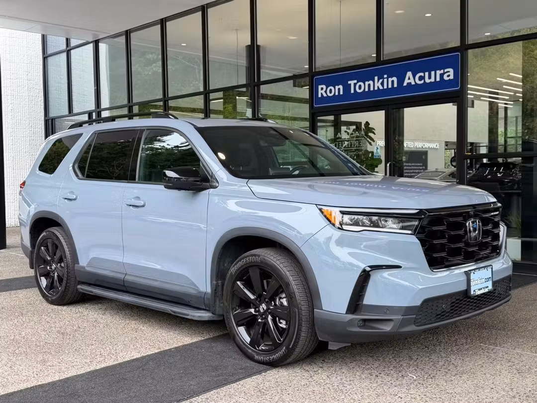 2025 Honda Pilot Black Edition - Image 2