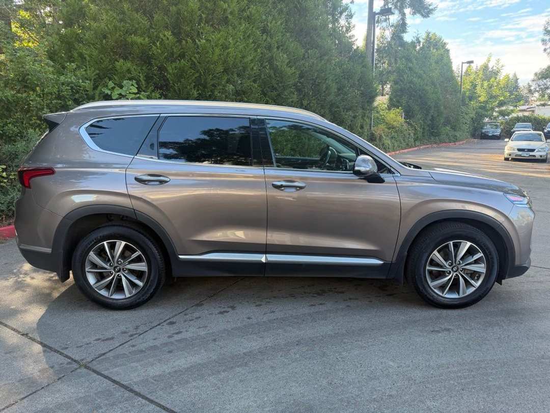 2020 Hyundai Santa Fe SEL - Image 2