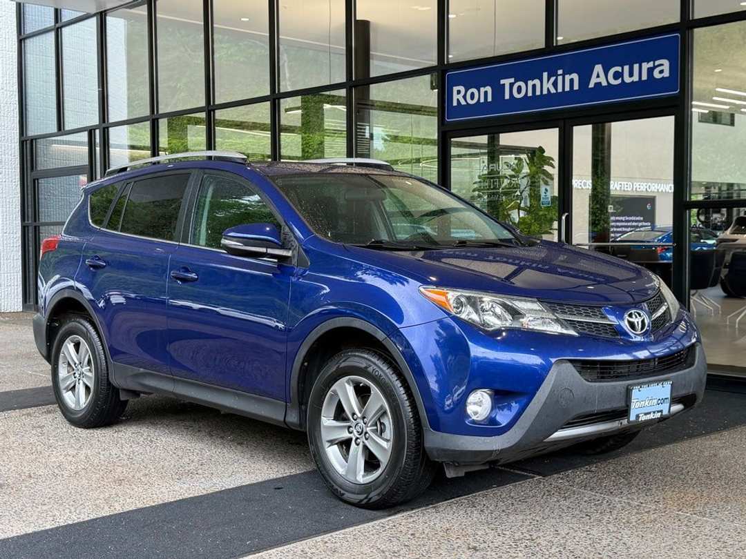2015 Toyota Rav4 XLE - Image 2