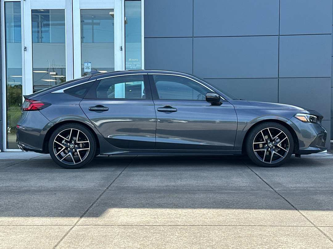 2024 Honda Civic Sport Touring - Image 2