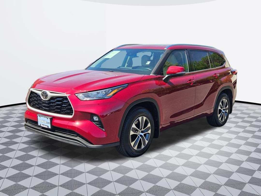 2020 Toyota Highlander XLE - Image 2