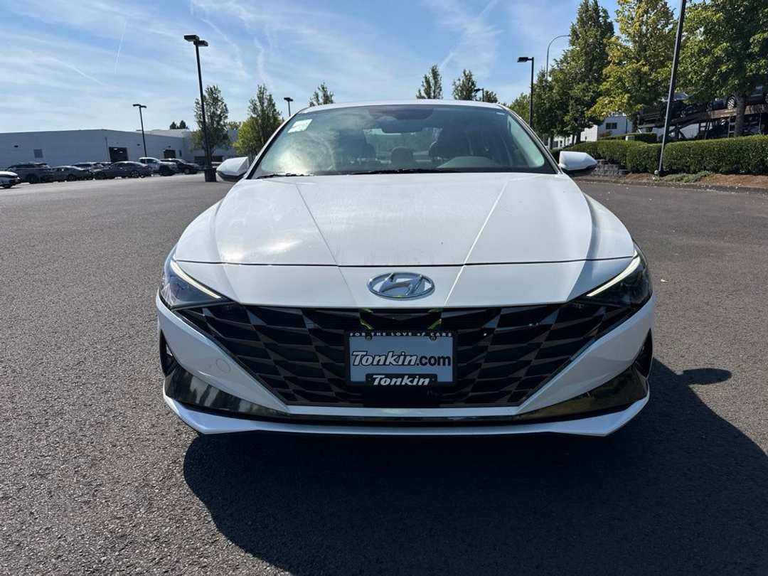 2023 Hyundai Elantra Hybrid Limited - Image 2