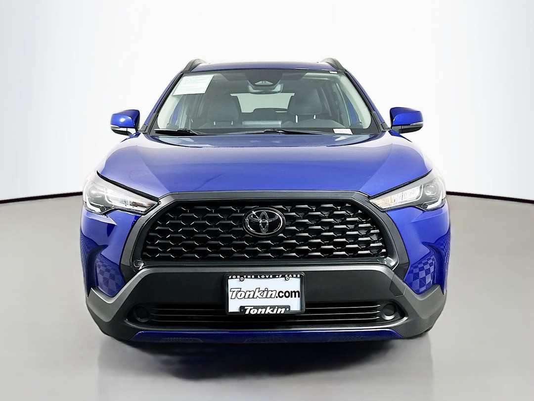 2024 Toyota Corolla Cross LE - Image 2