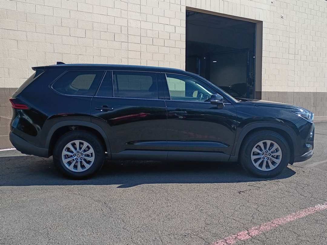2025 Toyota Grand Highlander XLE - Image 3