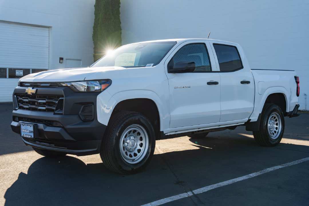 2026 Chevrolet Colorado Work - Image 3