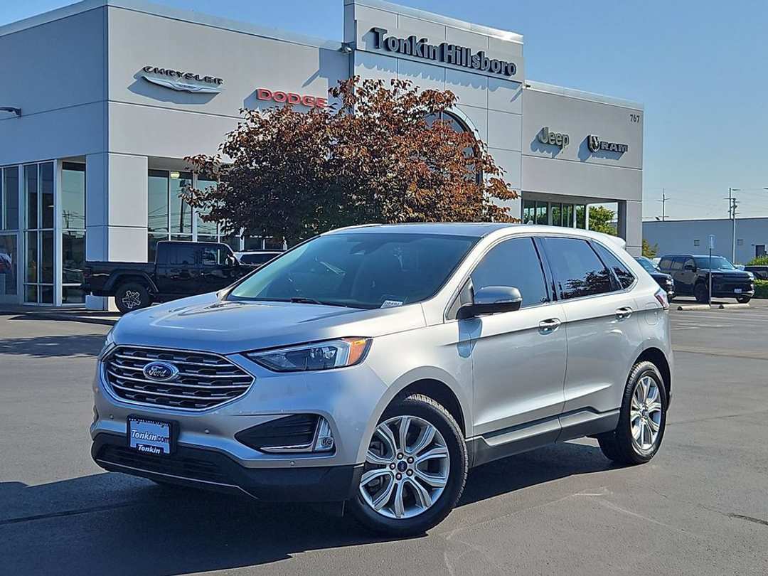 2022 Ford Edge Titanium - Image 2