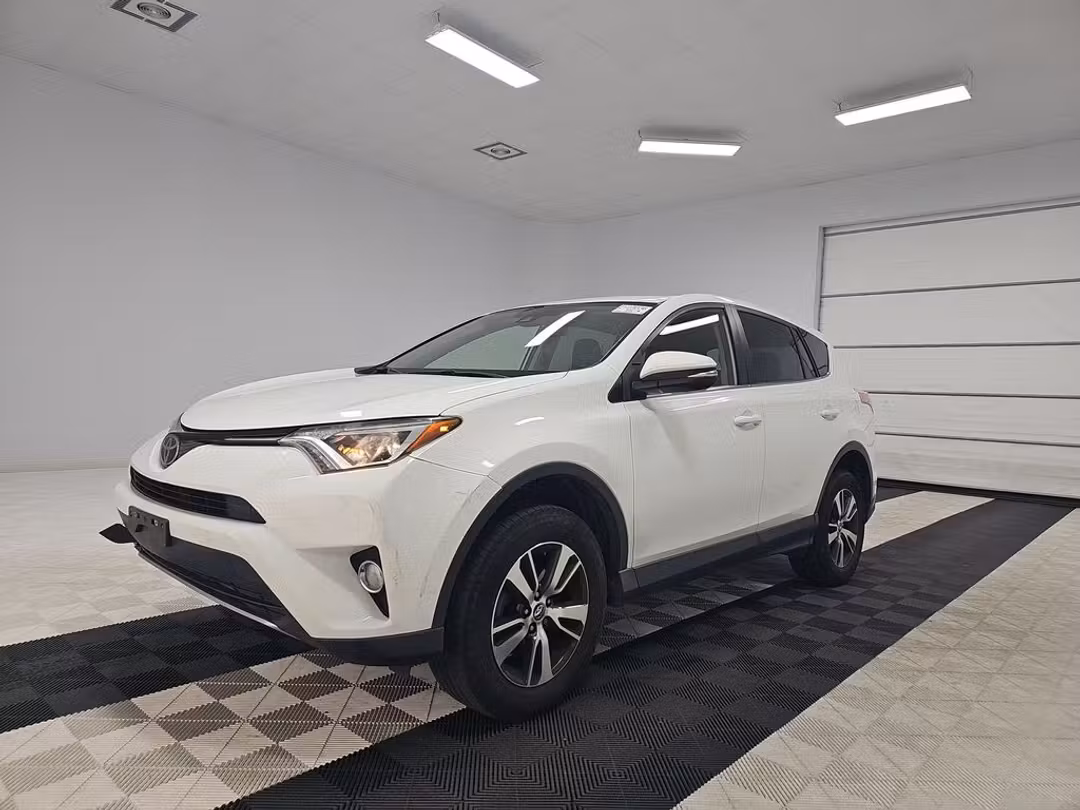 2018 Toyota Rav4 XLE - Image 2