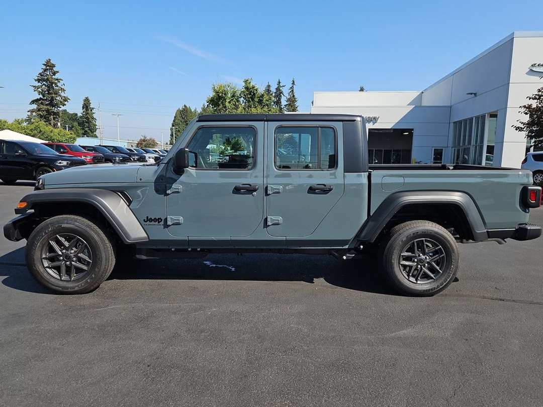 2026 Jeep Gladiator Sport - Image 3