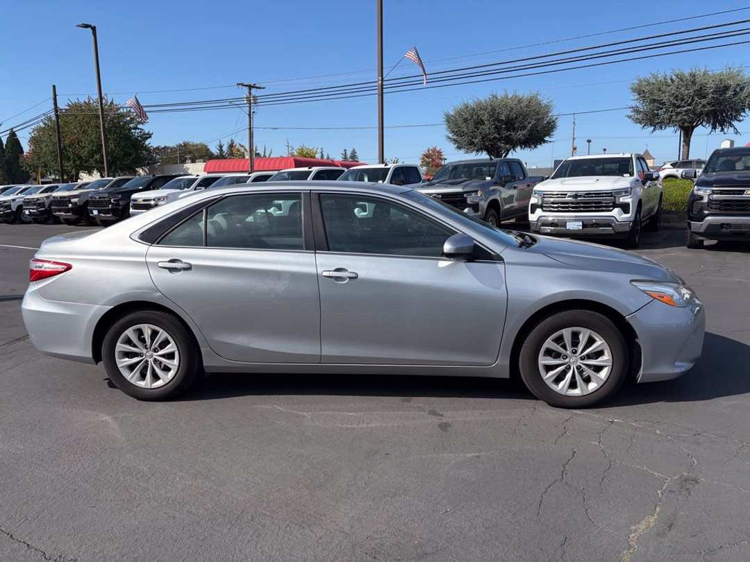 2015 Toyota Camry LE - Image 3