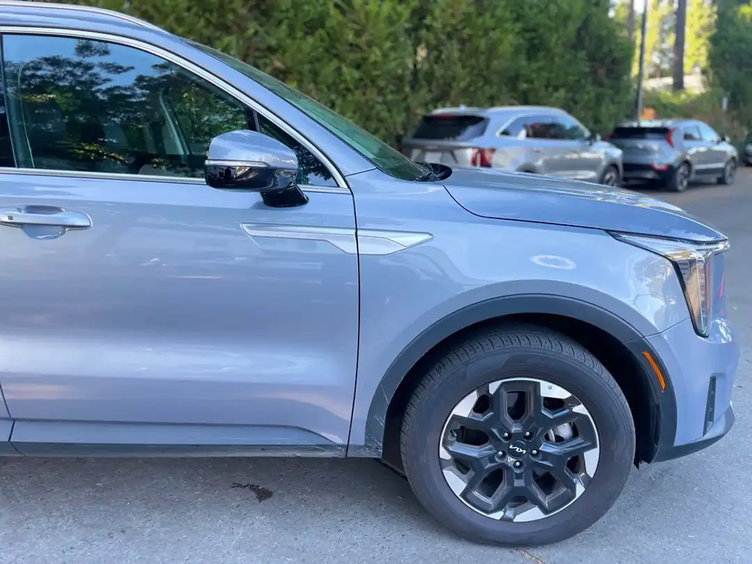 2025 Kia Sorento S - Image 2