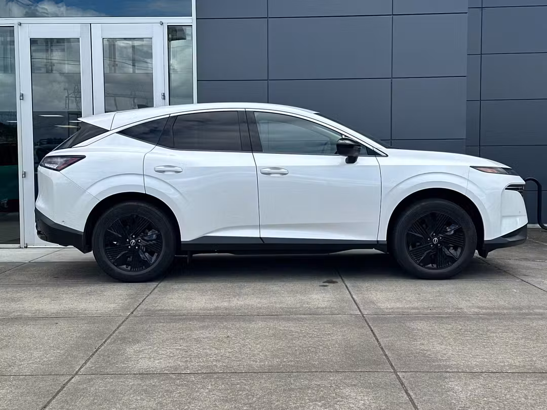 2025 Nissan Murano SV - Image 2