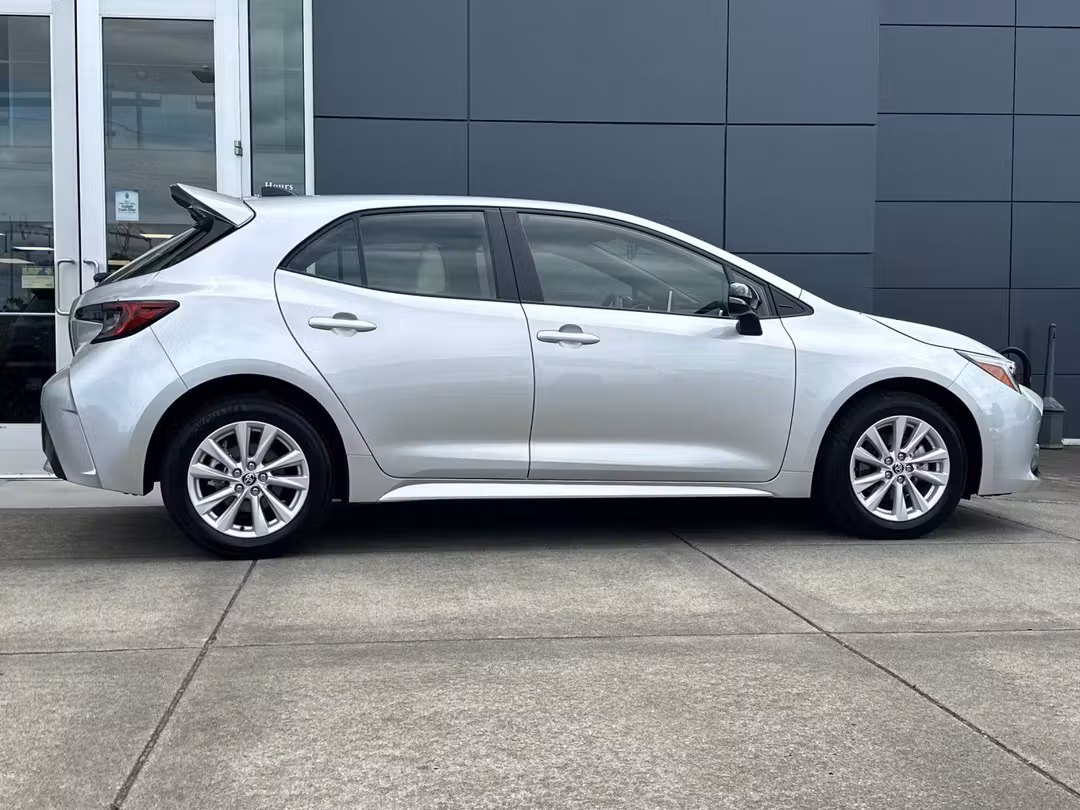 2026 Toyota Corolla SE - Image 2
